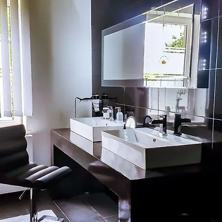 Wohlfuehl アパートホテル